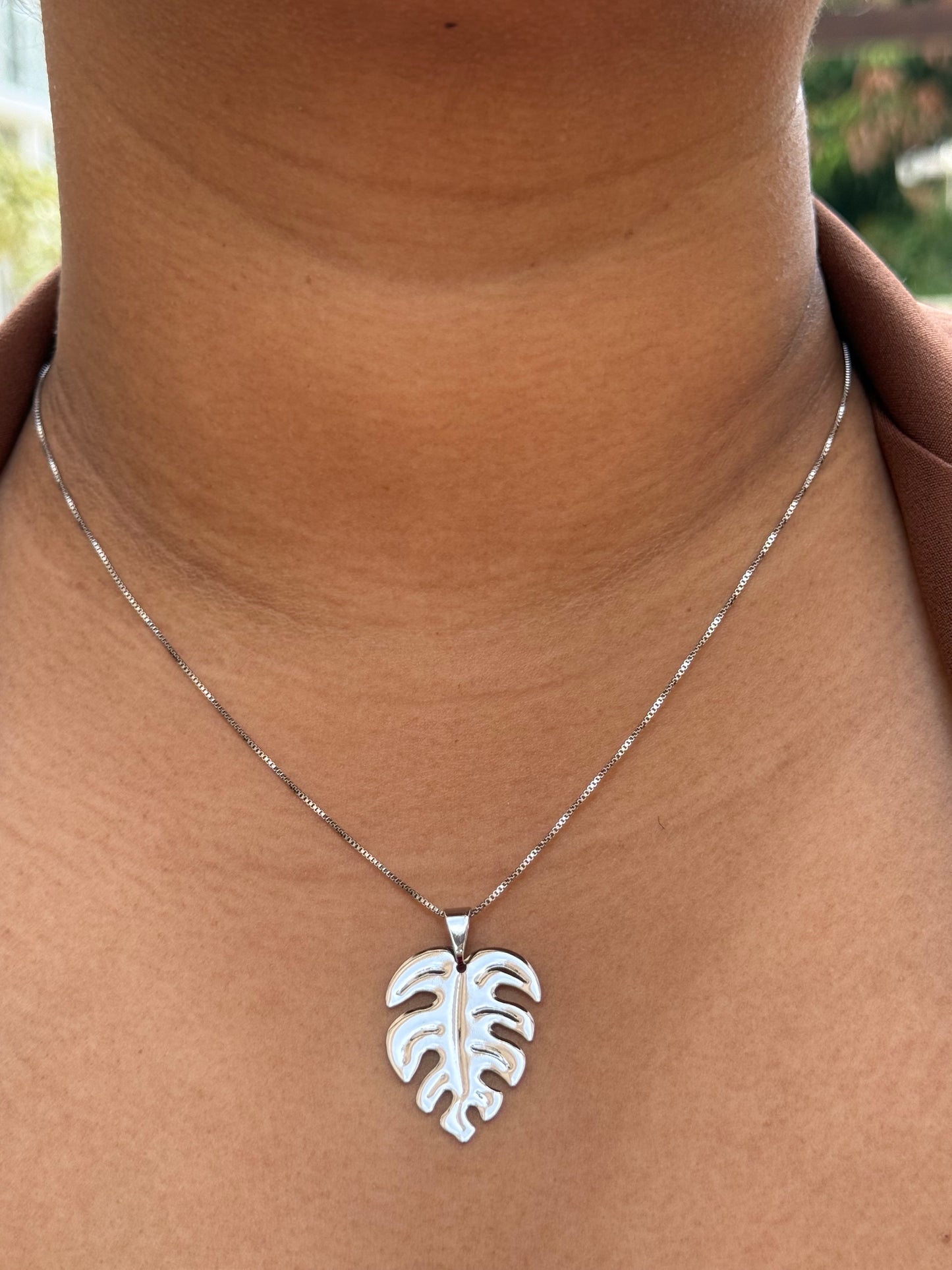 Colar Folha no Ródio