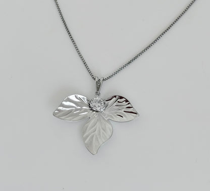 Colar Folhas no Ródio