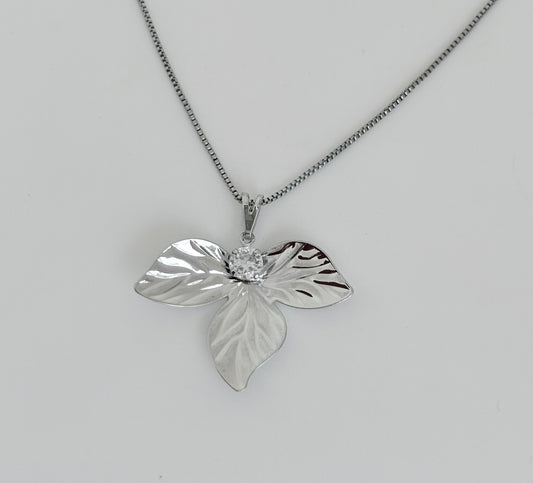 Colar Folhas no Ródio