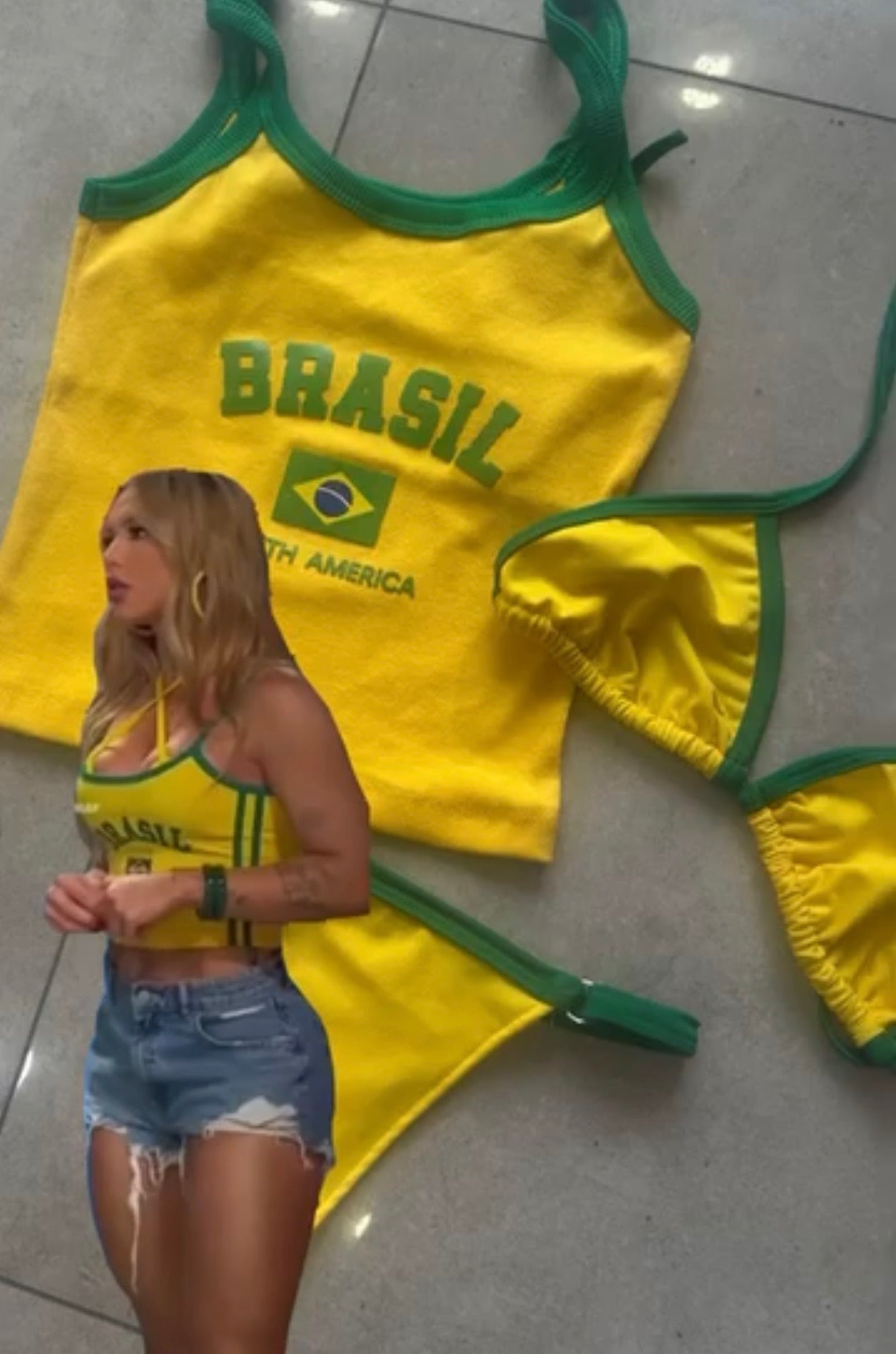 Conjunto Cropped + Biquíni Feminino Moda Verão 2026 Estilo Virginia Praia Piscina Tendência