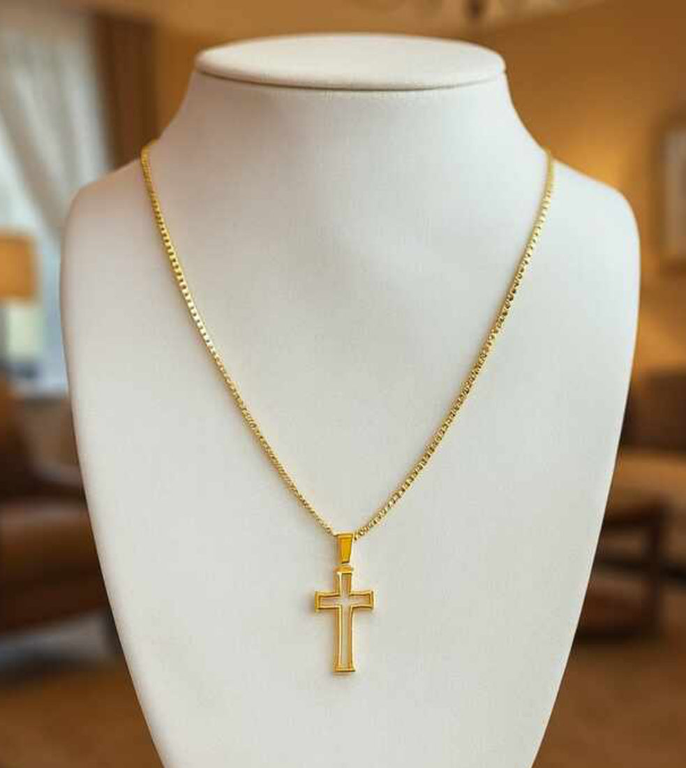Colar Com pingente de Cruz