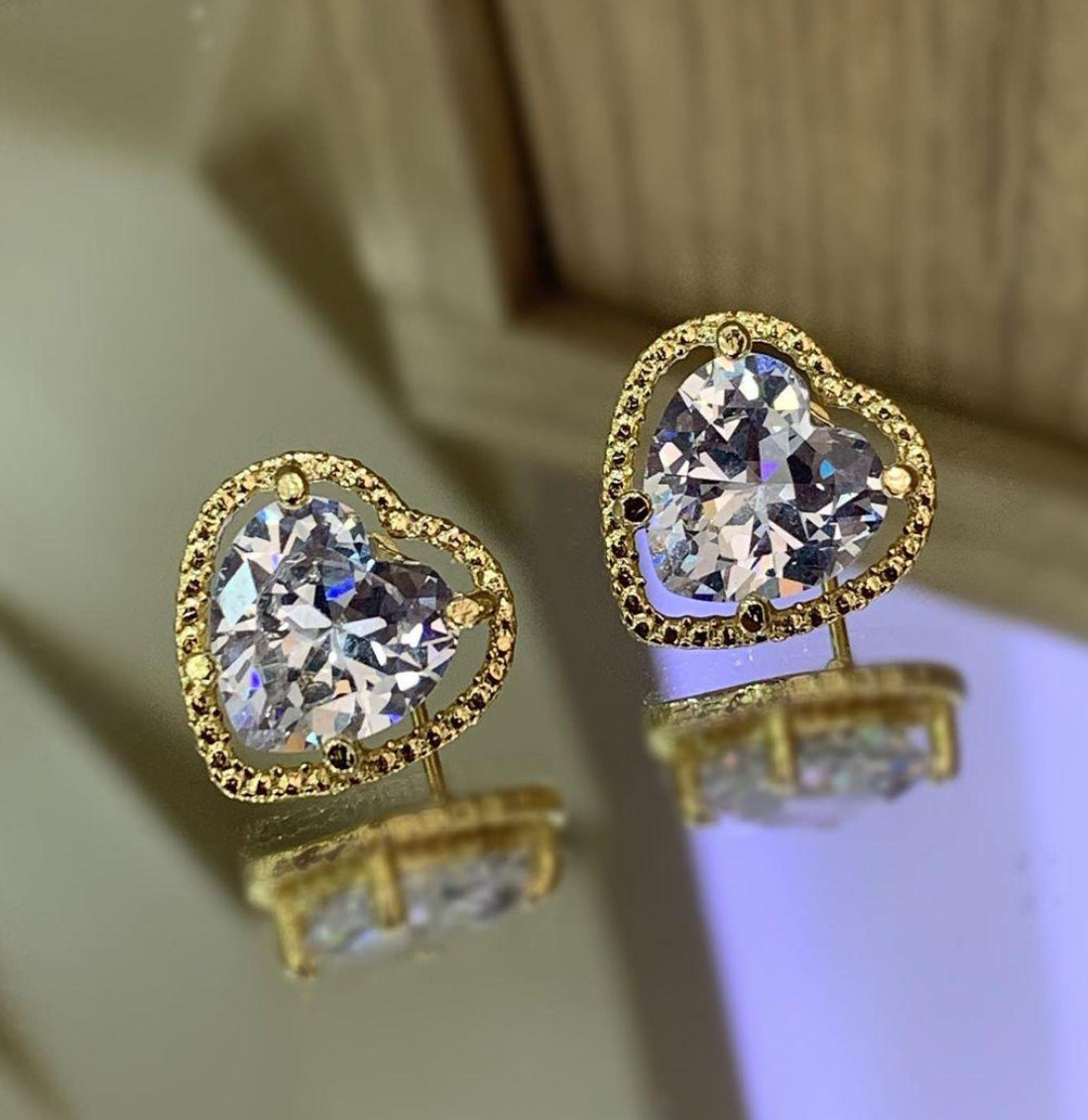 Brinco Coração pedra de Zirconias