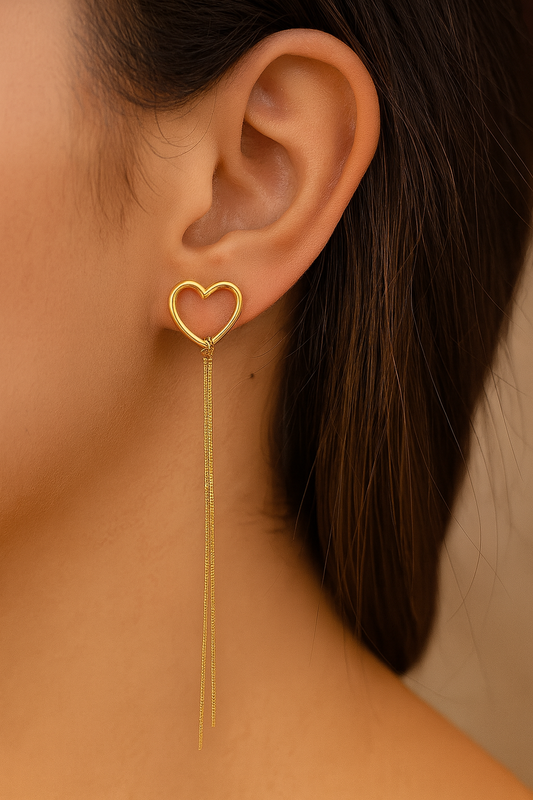 Brinco coração vazado longo